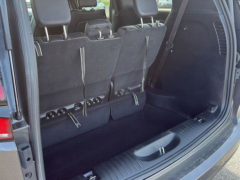 Used 2023 Chrysler Pacifica Touring-L w/ S Appearance Package image 5