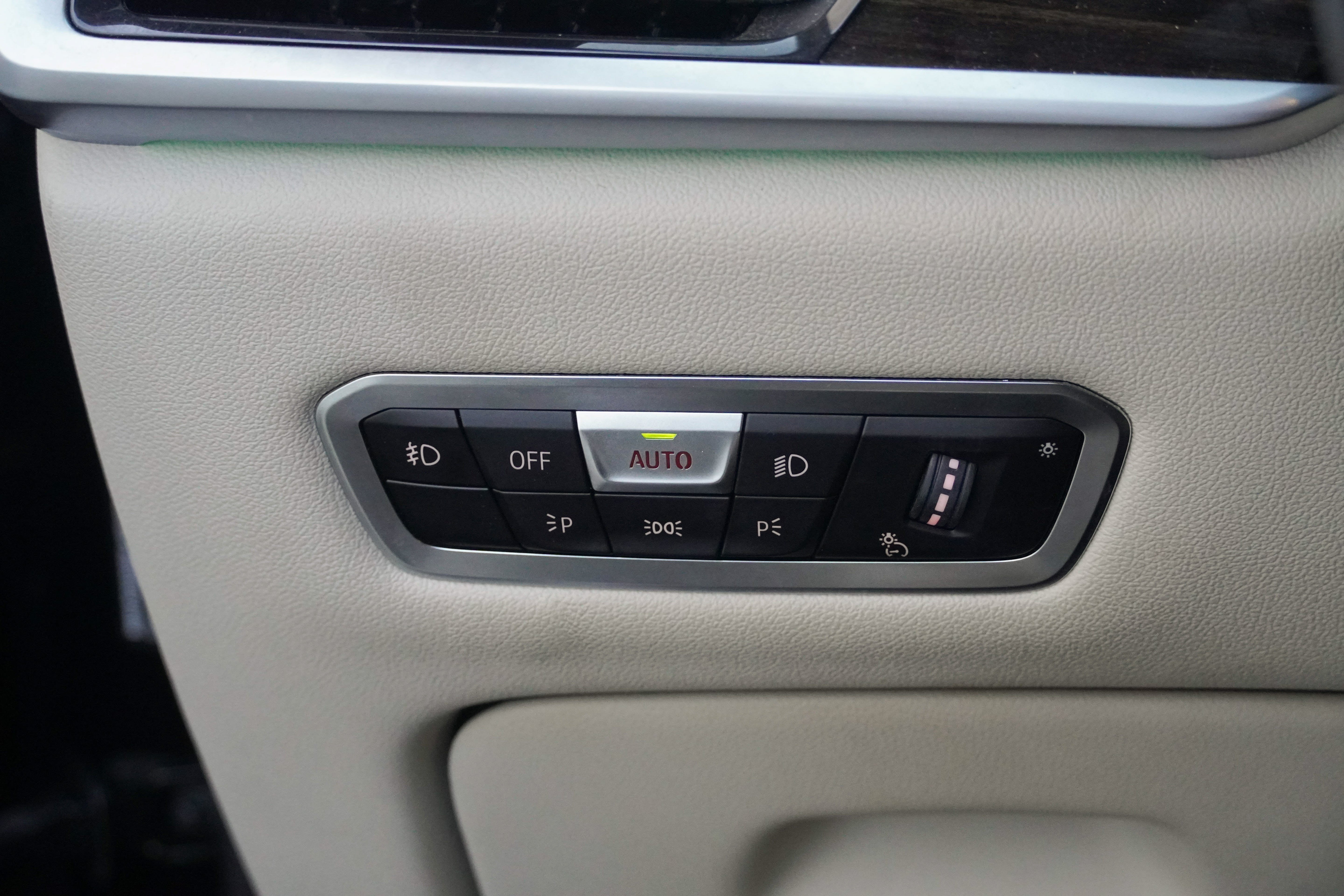 Used 2020 BMW X7 xDrive40i w/ Premium Package AWD/4WD image 14