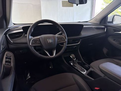 Certified 2025 Buick Encore GX Preferred AWD/4WD image 17
