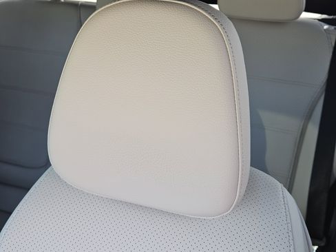 Certified 2025 Mercedes-Benz GLC 300 image 15