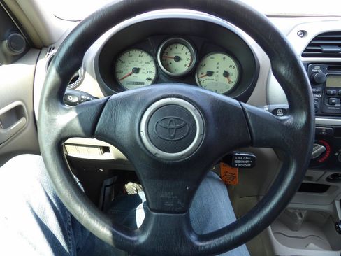 Used 2001 Toyota RAV4 Limited FWD image 12