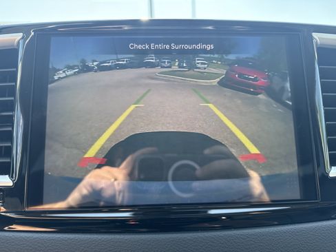 Used 2024 Chrysler Pacifica Touring-L FWD image 30