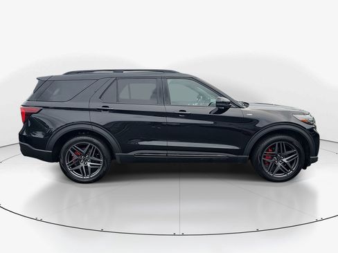 Used 2025 Ford Explorer ST-Line w/ ST-Line Street Pack AWD/4WD image 2