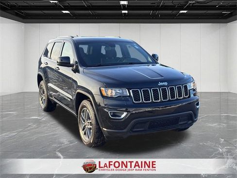 Used 2019 Jeep Grand Cherokee Laredo w/ 18" Wheel & 8.4" Radio Group image 7