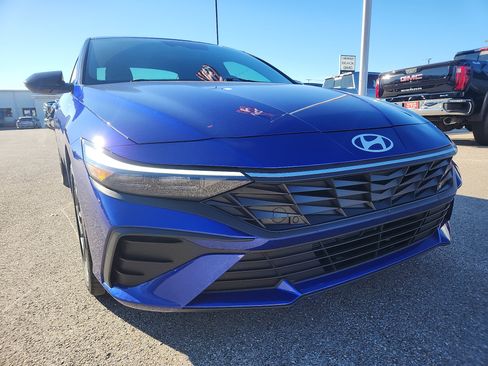 Used 2025 Hyundai Elantra SEL w/ Cargo Package image 11