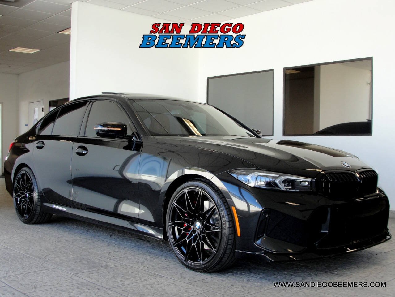 Used 2023 BMW 330i Sedan w/ M Sport Package RWD image 1
