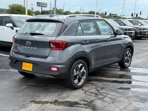 Used 2026 Hyundai Venue SEL FWD image 3