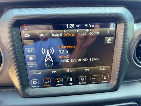 Used 2022 Jeep Gladiator Sport AWD/4WD image 39