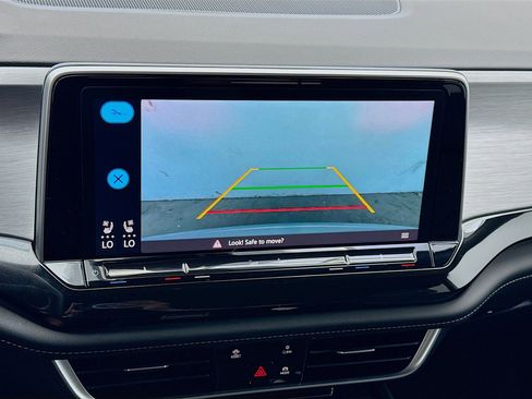 Used 2025 Volkswagen Atlas Cross Sport SE image 10