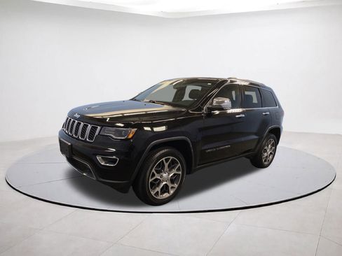 Used 2019 Jeep Grand Cherokee Limited w/ Luxury Group II image 3