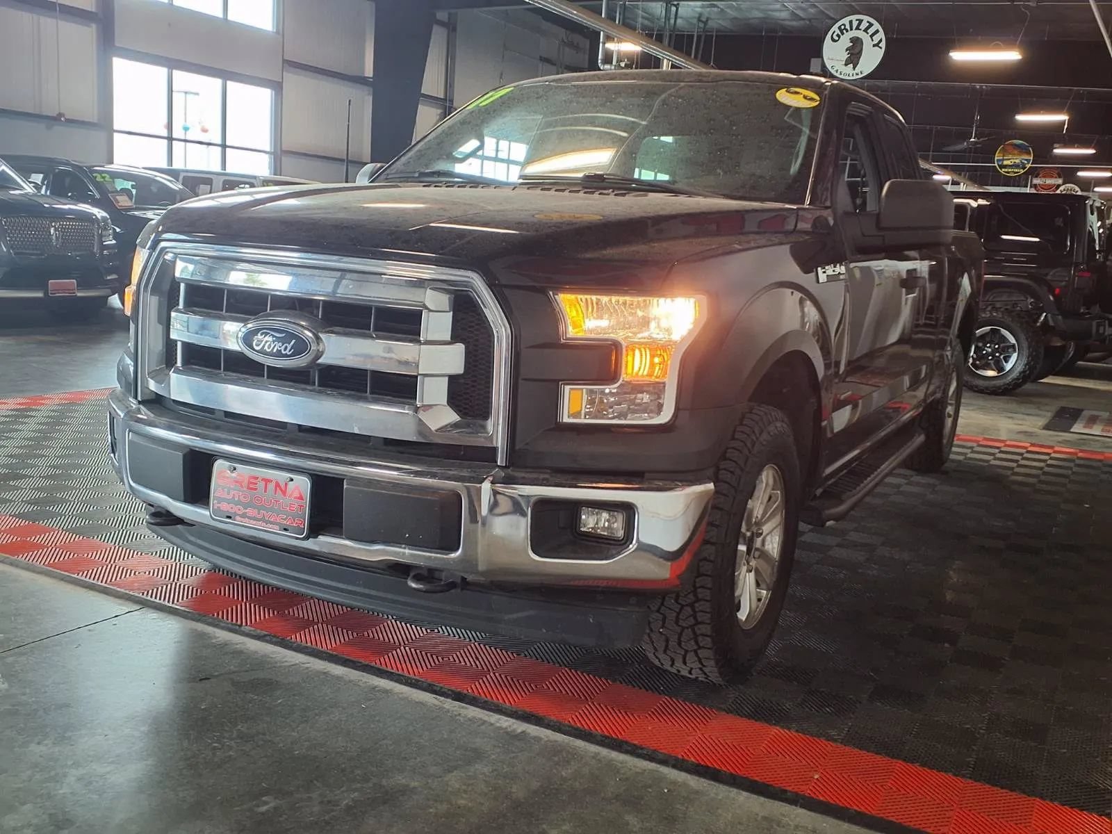 Used 2017 Ford F150 XLT w/ Trailer Tow Package AWD/4WD image 4