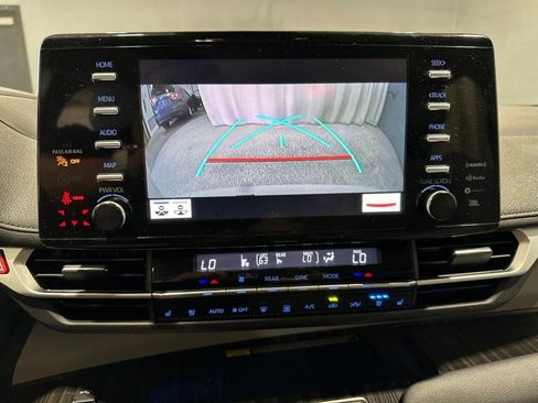 Used 2023 Toyota Sienna Limited AWD/4WD image 11