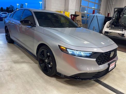 Used 2024 Honda Accord Sport image 2