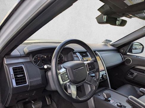 Used 2023 Land Rover Discovery S R-Dynamic image 9