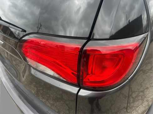 Used 2017 Chrysler Pacifica Touring Plus w/ Tire & Wheel Group image 22