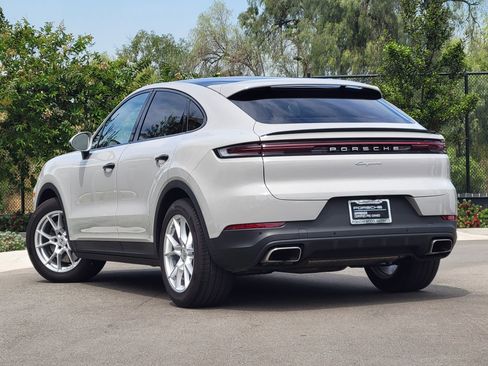 Used 2025 Porsche Cayenne Coupe image 3