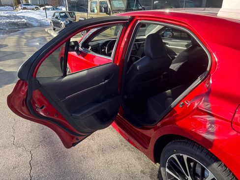 Used 2020 Toyota Camry SE image 29