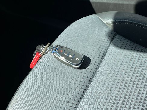 Used 2025 Chevrolet Trax LT image 21