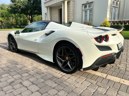Used 2022 Ferrari F8 Tributo RWD image 2