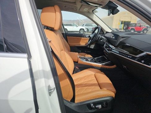 Used 2025 BMW X7 xDrive40i AWD/4WD image 8