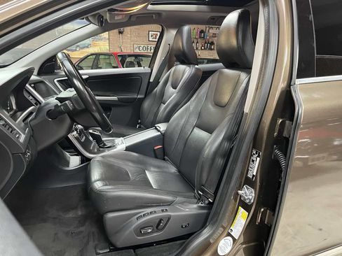 Used 2015 Volvo XC60 T5 w/ Proximity Package AWD/4WD image 22