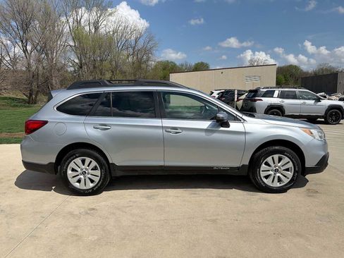 Used 2017 Subaru Outback 2.5i Premium image 7