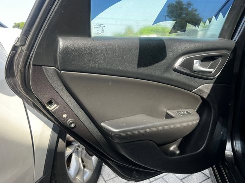 Used 2016 Chrysler 200 Limited image 12