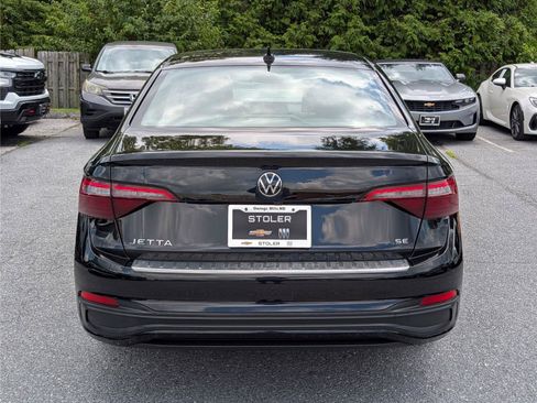 Used 2024 Volkswagen Jetta SE w/ Panoramic Sunroof Package FWD image 4