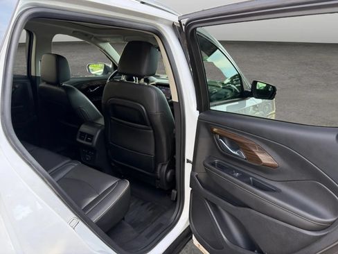 Used 2019 GMC Terrain Denali w/ Advanced Safety Package AWD/4WD image 17