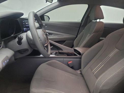 Used 2022 Hyundai Elantra SEL w/ Preferred Accessory Package FWD image 17