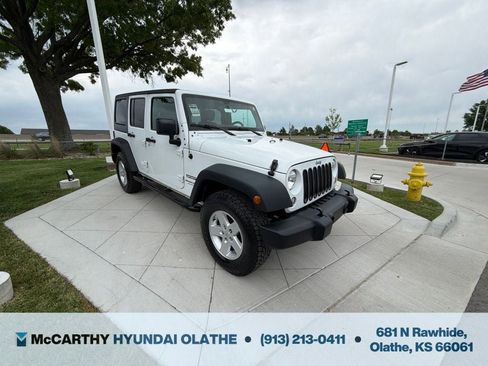 Used 2018 Jeep Wrangler Unlimited Sport S AWD/4WD image 2