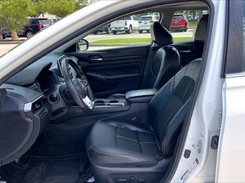 Used 2022 Nissan Altima 2.5 SR w/ Midnight Edition Package image 8