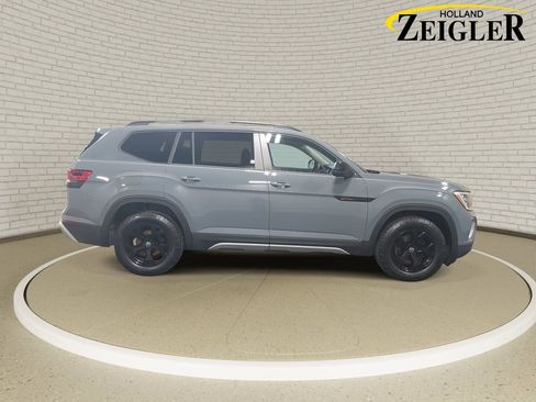 Used 2024 Volkswagen Atlas Peak Edition SEL image 4