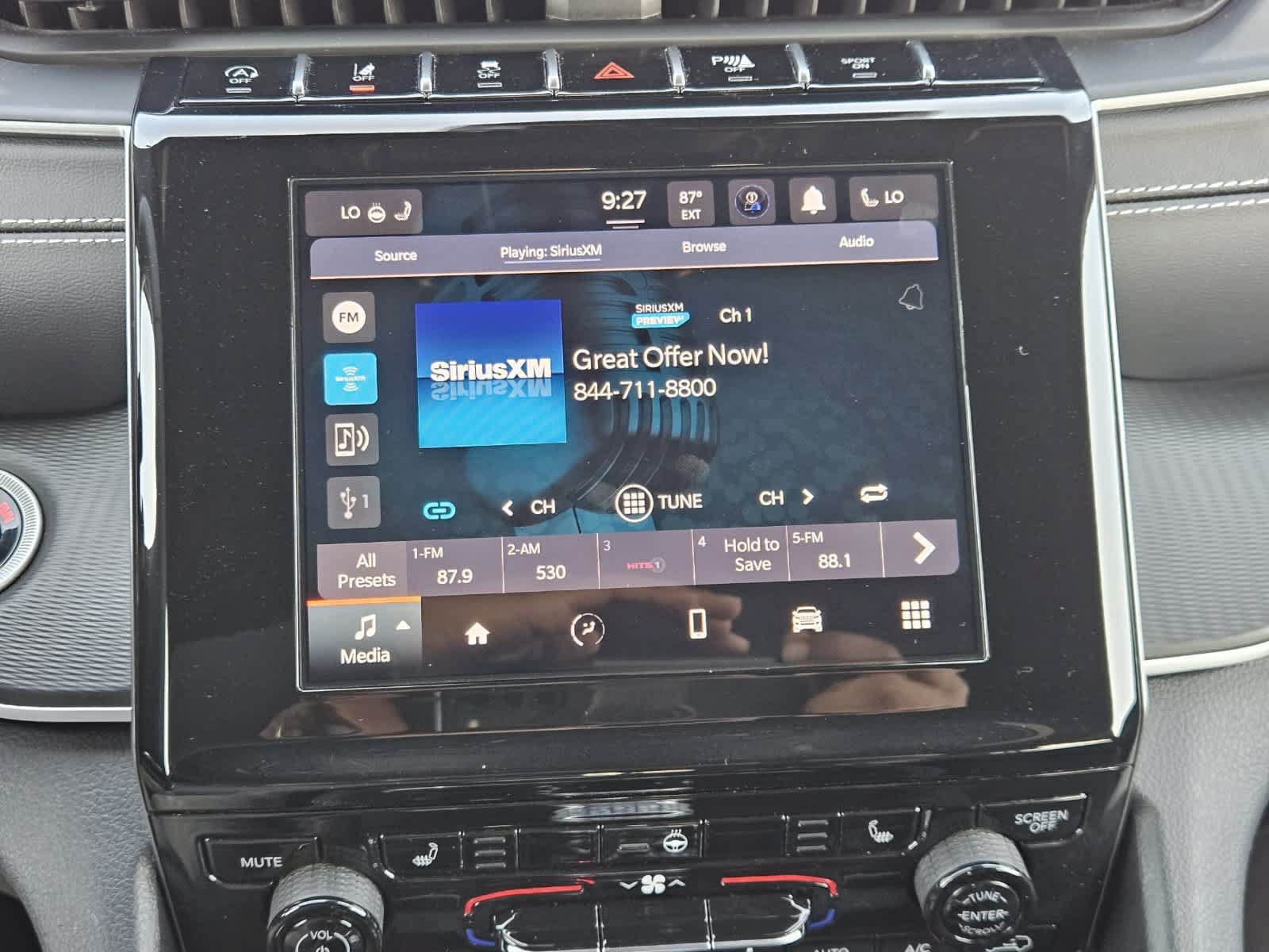 Used 2025 Jeep Grand Cherokee L Altitude RWD image 15