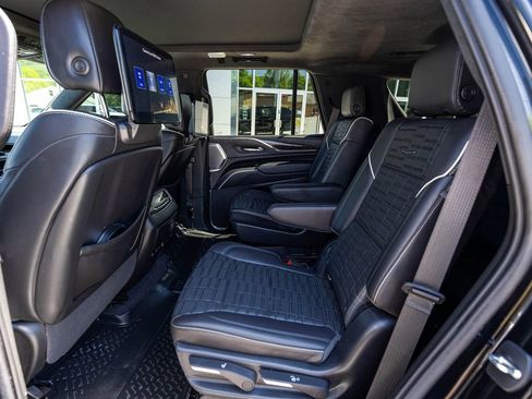 Used 2022 Cadillac Escalade Sport Platinum w/ LPO, ONYX Package AWD/4WD image 25