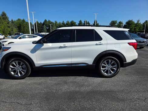 Certified 2022 Ford Explorer XLT w/ Equipment Group 202A AWD/4WD image 2