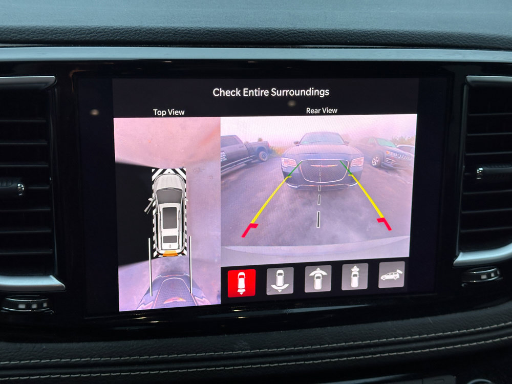 Used 2022 Chrysler Pacifica Limited FWD image 14