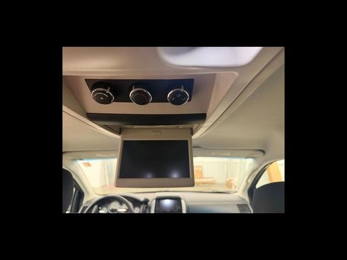 Used 2010 Dodge Grand Caravan SXT w/ Entertainment Group 2 FWD image 26