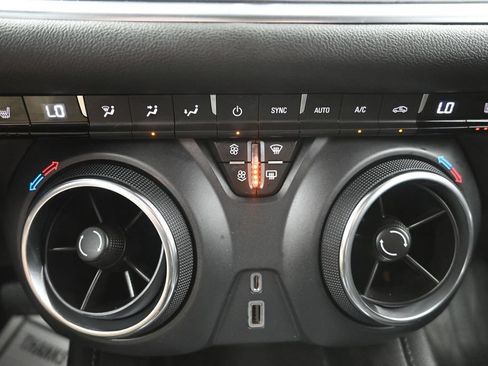 Used 2019 Chevrolet Blazer LT FWD image 19