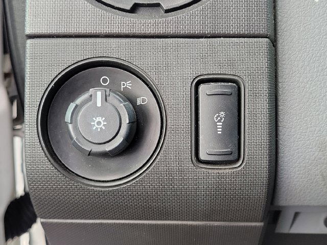 Used 2015 Ford F550 2WD Regular Cab Super Duty image 26