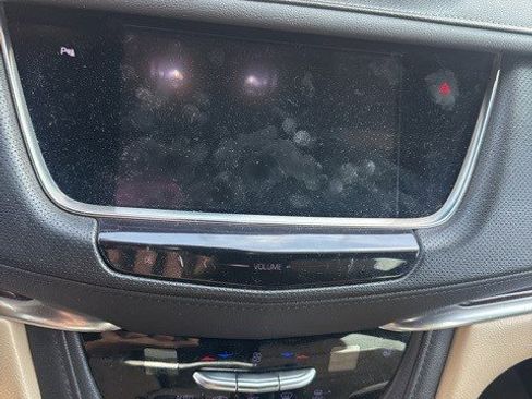 Used 2018 Cadillac XT5 Luxury w/ Driver Awareness Package image 11