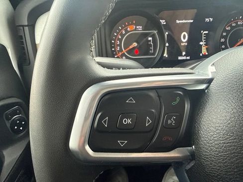 Used 2025 Jeep Wrangler Unlimited Sahara AWD/4WD image 20