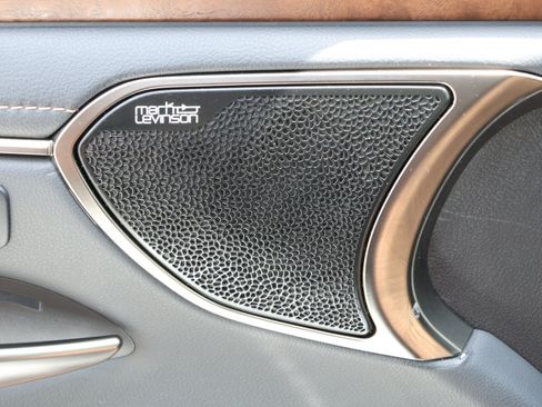 Used 2022 Lexus ES 350 Ultra Luxury w/ Accessory Package 2 FWD image 13