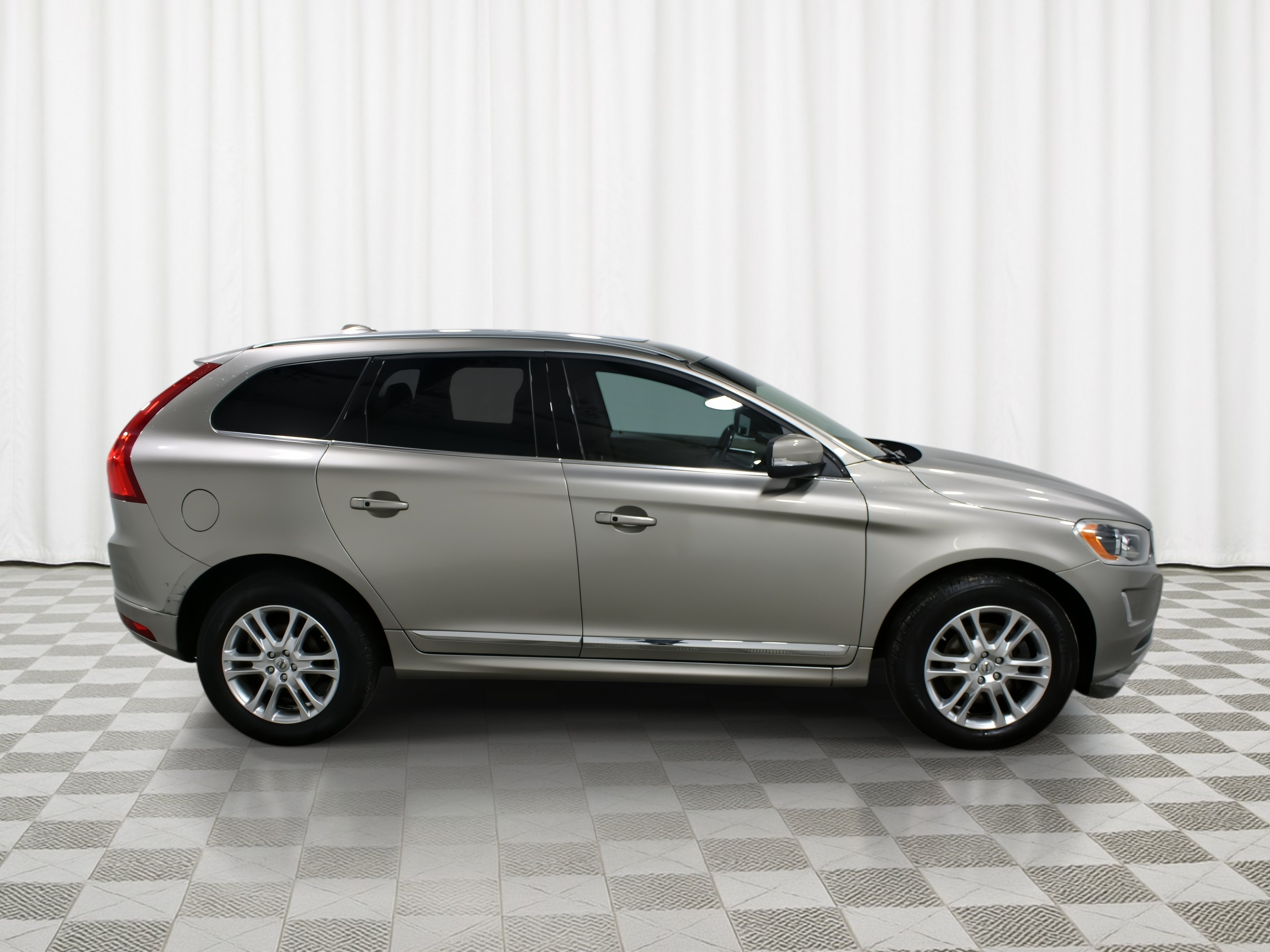 Used 2015 Volvo XC60 T5 Premier Plus FWD image 2