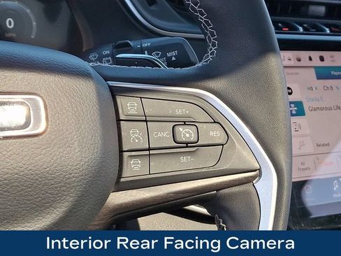 Used 2023 Jeep Grand Cherokee L Limited AWD/4WD image 8
