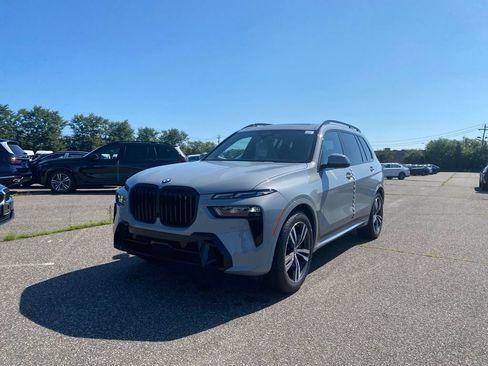 New 2027 BMW X7 xDrive40i w/ M Sport Package AWD/4WD image 1