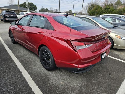 Used 2023 Hyundai Elantra SEL image 6