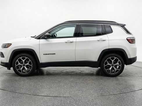Used 2025 Jeep Compass Limited AWD/4WD image 5