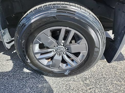 Used 2025 Nissan Frontier SV RWD image 6