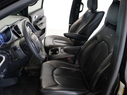 Used 2023 Chrysler Pacifica Touring-L w/ Uconnect Theater Family Group AWD/4WD image 20